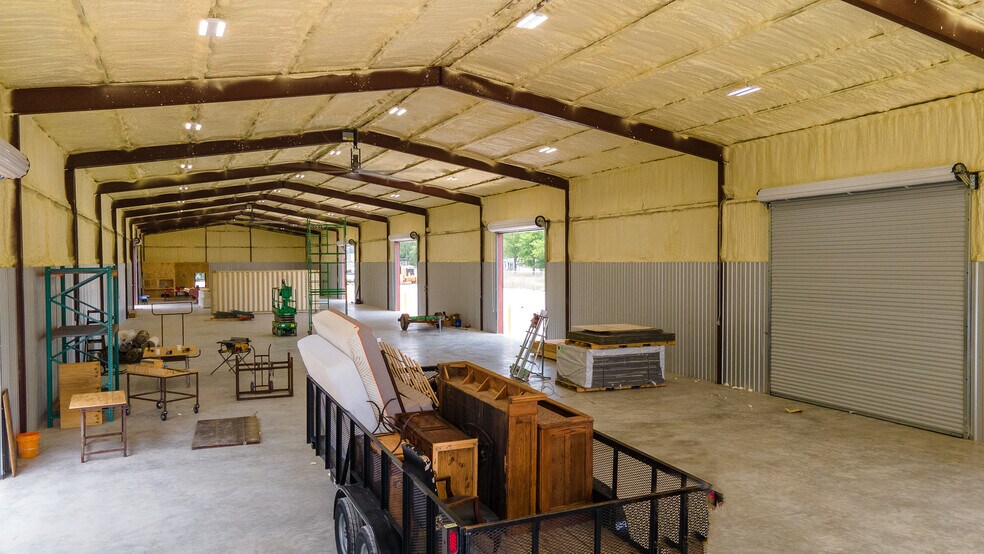 More Photos Of E SH-21 Bryan, Bryan Warehouse For Lease