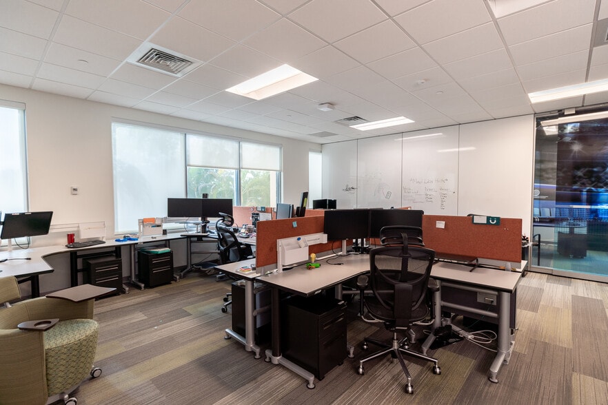 More Photos Of 2000 Ultimate Way, Weston Office For Lease