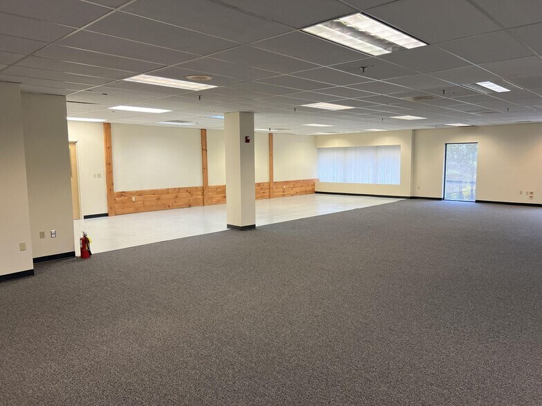 More Photos Of 41 Simon St, Nashua Flex For Lease