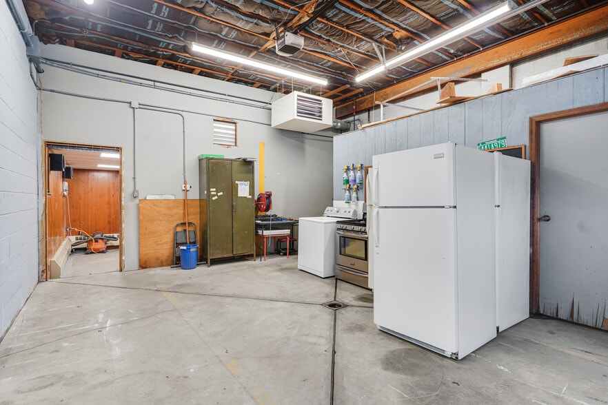 More Photos Of 27 Division St, Waterford Freestanding For Sale