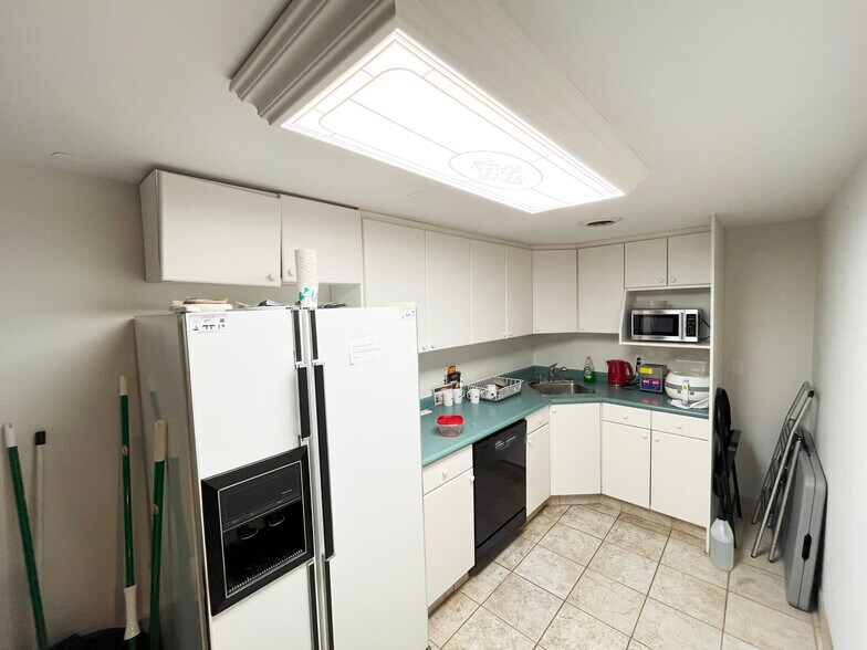 More Photos Of 5100 S Service Rd, Burlington Office For Lease