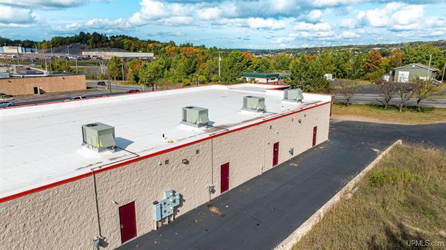 More Photos Of 901 Razorback Dr, Houghton Storefront For Sale