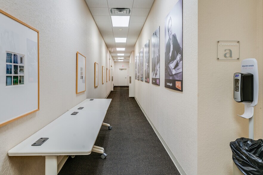 More Photos Of 8660 S Tamiami Trl, Sarasota Office For Sale