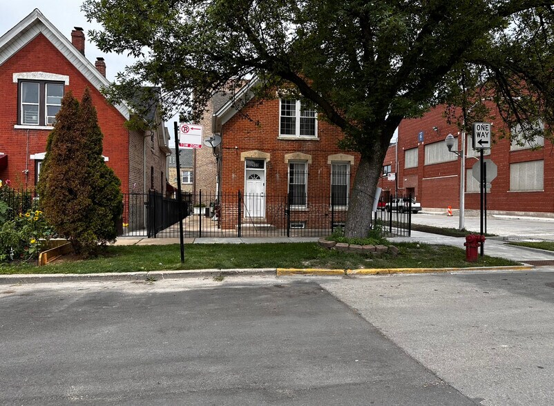 More Photos Of 2600 W 15th St, Chicago Apartments For Sale