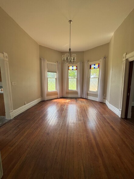 More Photos Of 612 S Rogers St, Waxahachie Office For Sale