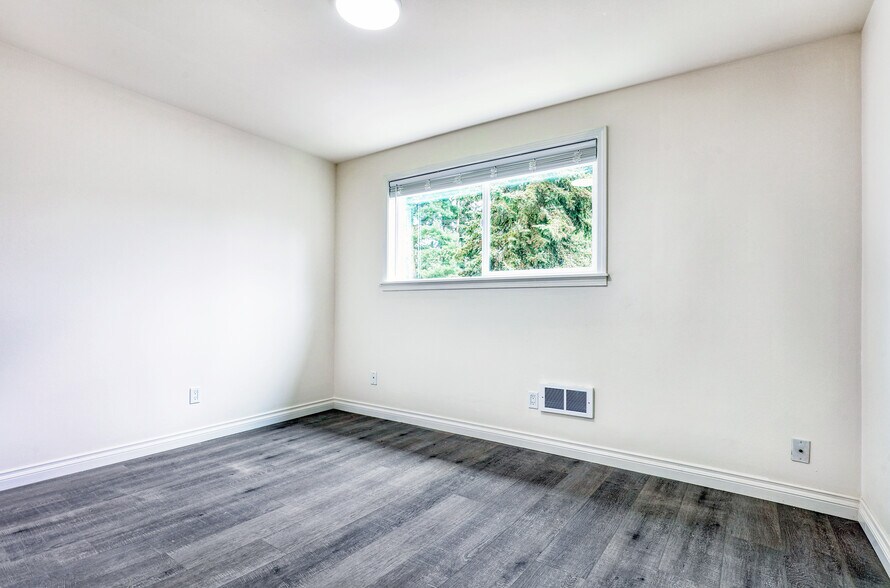 More Photos Of 1510 NE 170th St, Shoreline Apartments For Sale