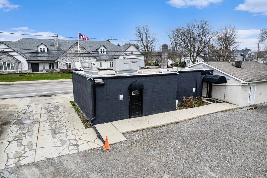 More Photos Of 8127 Miller Rd, Swartz Creek Office For Sale