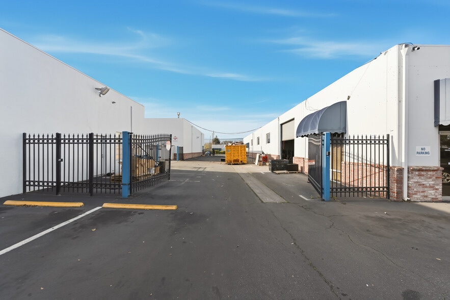More Photos Of 450 Veterans Blvd, Redwood City Unknown For Lease