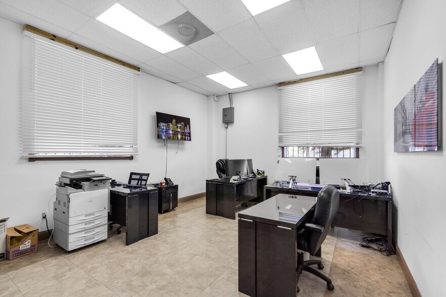 More Photos Of 921 N 21st Ave, Hollywood Service For Lease