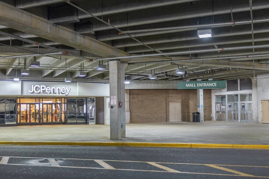 More Photos Of 7 S Tunnel Rd, Asheville Department Store For Sale