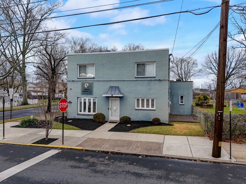 More Photos Of 329 Otter St, Bristol Flex For Lease