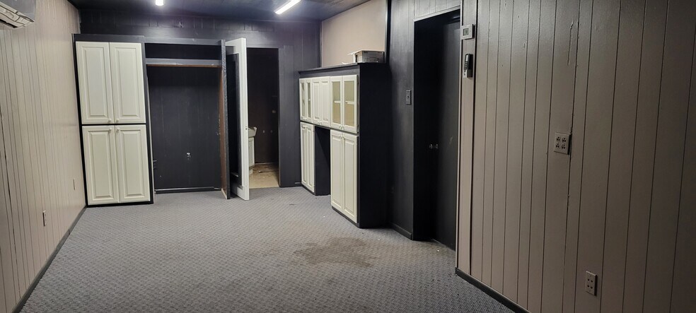 More Photos Of 2820 E Marshall Ave, Longview Light Manufacturing For Lease