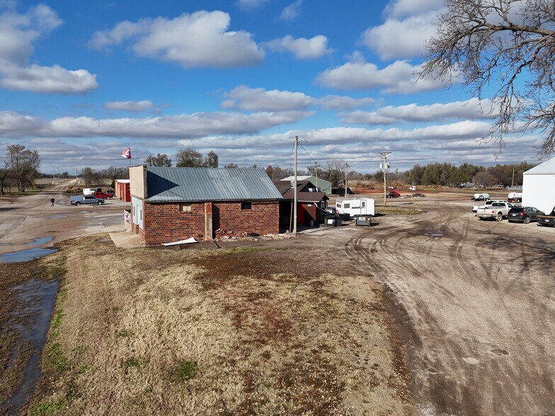 More Photos Of 410 E Parallel St, Clifton Restaurant For Sale