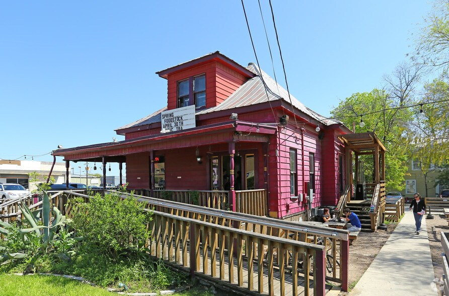 More Photos Of 217 W Hopkins St, San Marcos Restaurant For Sale