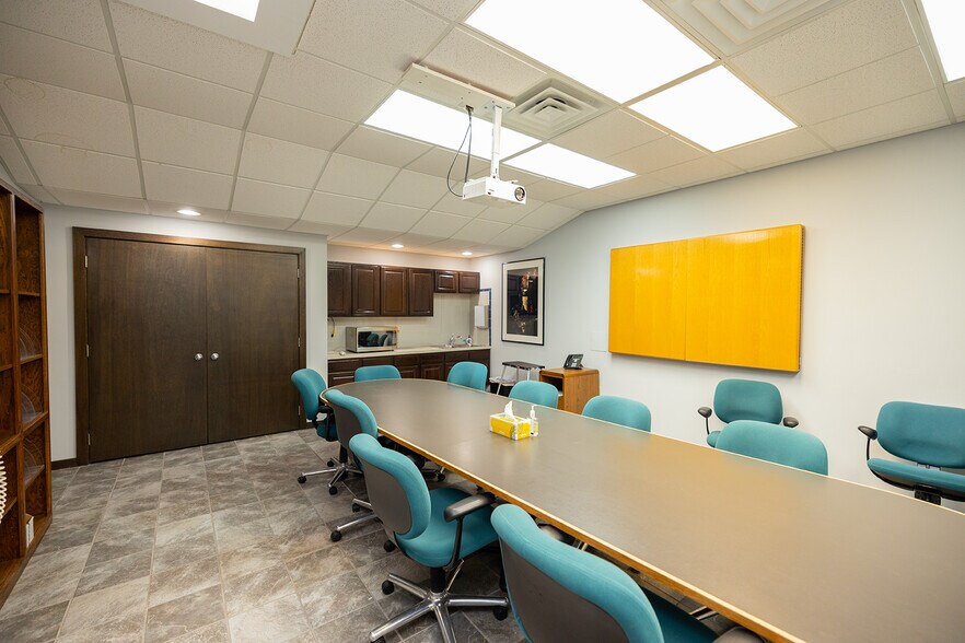 More Photos Of 1020 N Main St, Wichita Medical For Sale