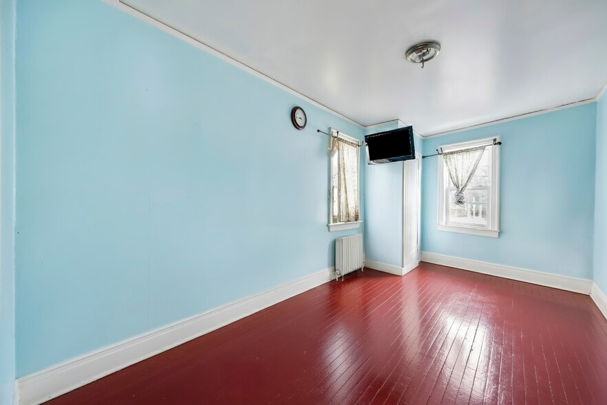 More Photos Of 307 Clinton St, Hempstead Storefront Retail Residential For Sale