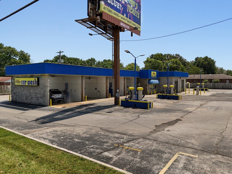 More Photos Of 2812 E Chestnut Expy, Springfield Carwash For Sale