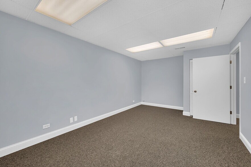 More Photos Of 3S340 Rockwell St, Warrenville Manufacturing For Lease