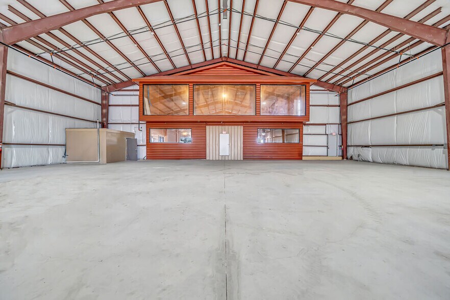 More Photos Of 3411 FM465, Seguin Warehouse For Lease
