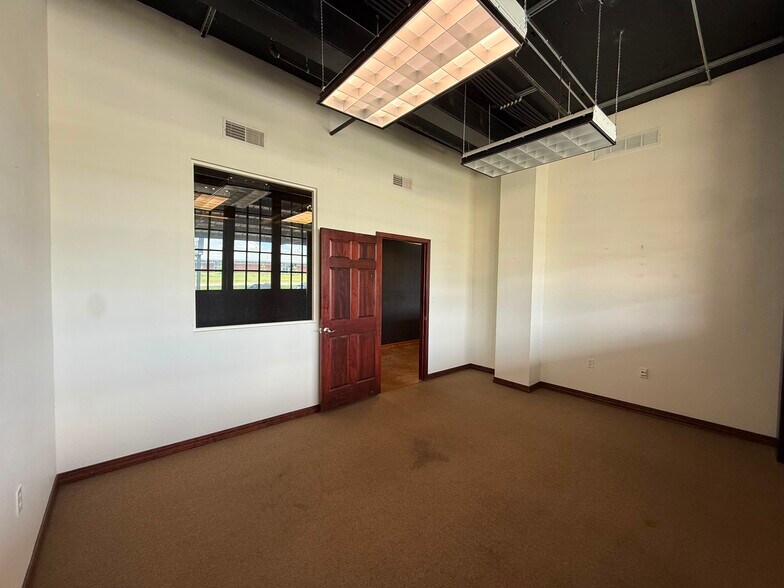 More Photos Of 601 N National Ave, Springfield Office For Lease