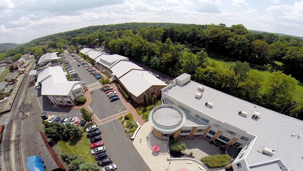 More Photos Of 400 Union Square Dr, New Hope Bar For Lease