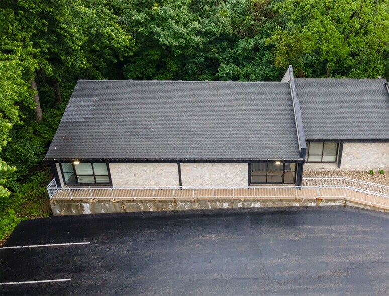 More Photos Of 3834 S Emerson Ave, Indianapolis Office For Lease
