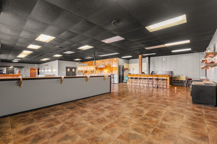 More Photos Of 5006 Morris St, Moss Point Restaurant For Sale