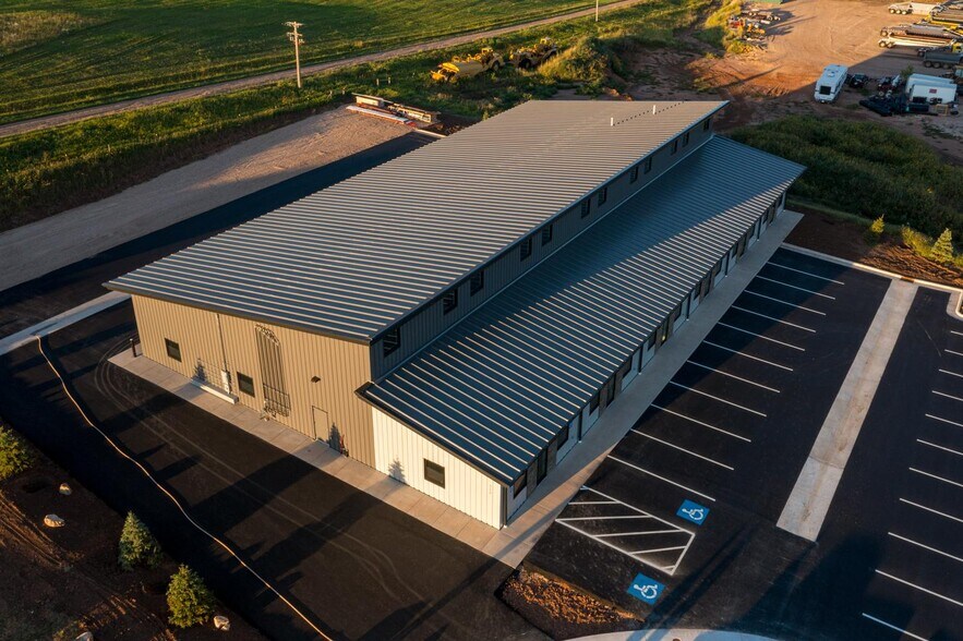 More Photos Of 3170 Venture Ct, Spearfish Flex For Lease
