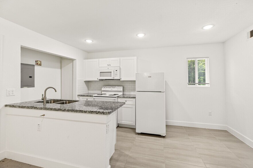 More Photos Of 4410 Bellfort St, Houston Apartments For Sale