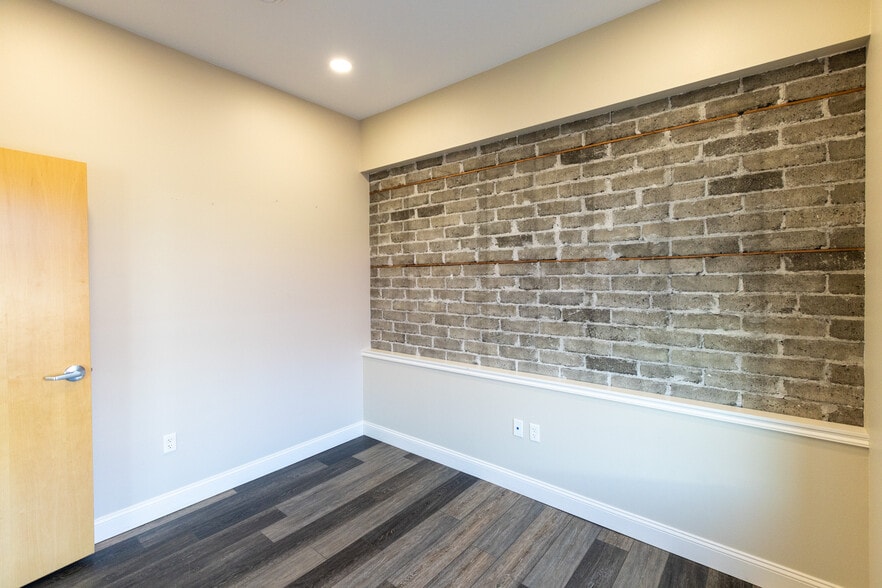 More Photos Of 412 Washington St, The Dalles Freestanding For Sale