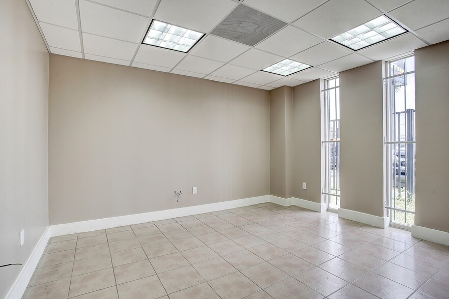 More Photos Of 5710 Star Ln, Houston Warehouse For Lease