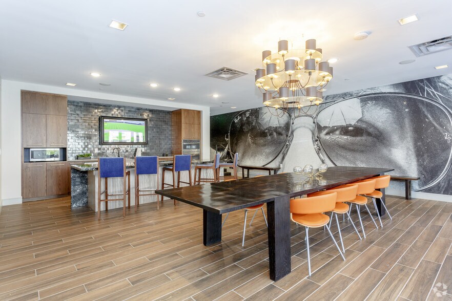 More Photos Of 1000 Berkley Pky, Kansas City Apartments For Sale