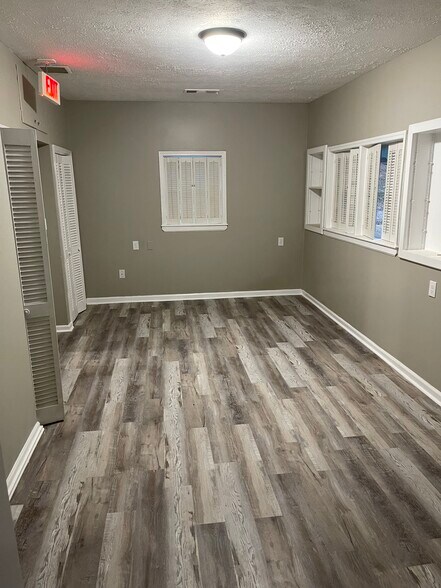 More Photos Of 490 S Perry St, Lawrenceville Office Residential For Lease