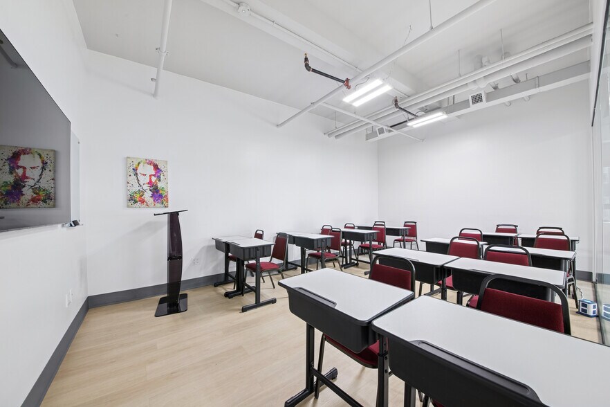 More Photos Of 74-09 37th Ave, Jackson Heights Loft Creative Space For Lease