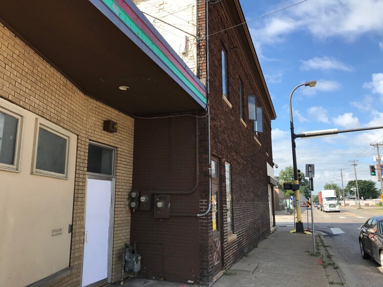 More Photos Of 2427 2nd St NE, Minneapolis General Retail For Sale