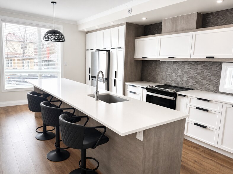 More Photos Of 539-541 Broadhead Ave, Ottawa Apartments For Sale