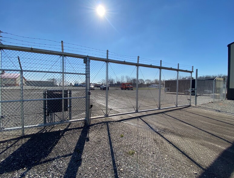 More Photos Of 120 Walnut Ln, Colona Warehouse For Lease