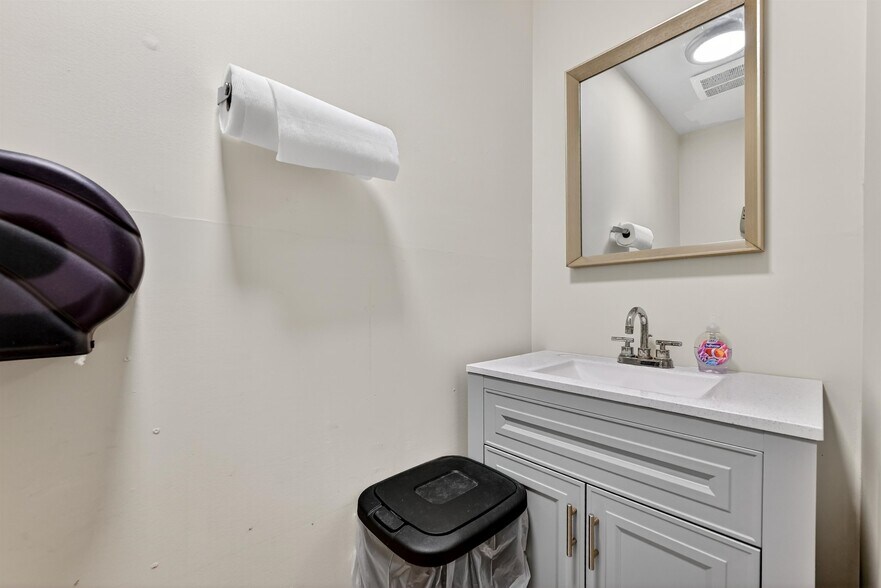 More Photos Of 297 Margaret King Ave, Ringwood Warehouse For Sale