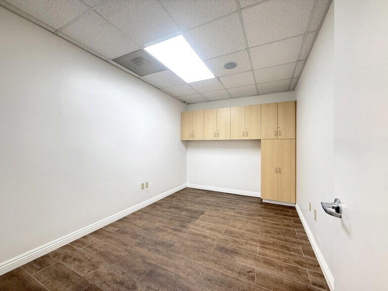 More Photos Of 248-250 E Rowland St, Covina Office For Lease