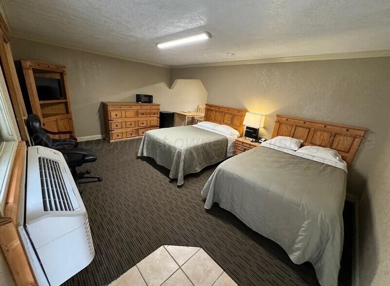 More Photos Of 107 W Kingman Ave, Canadian Hotel For Sale