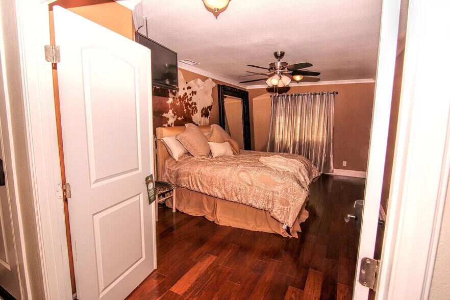 More Photos Of 365 S Mohler Dr, Anaheim Specialty For Sale