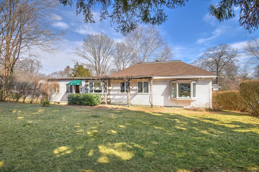 More Photos Of 20 Oak St, Beverly Farms Office For Lease