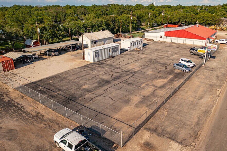 More Photos Of 1112 W Main St, Olney Office For Sale