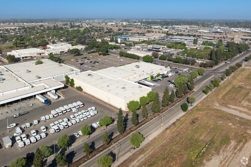 More Photos Of 1931 G St, Fresno Warehouse For Lease