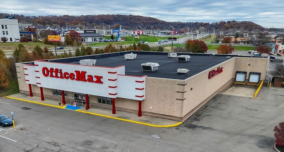 Primary Photo Of 1541 River Valley Cir N, Lancaster Freestanding For Sale