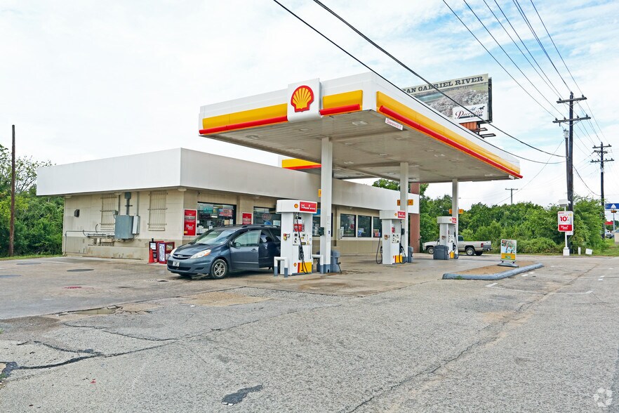 Primary Photo Of 13677 W State Highway 29, Liberty Hill Service Station For Sale