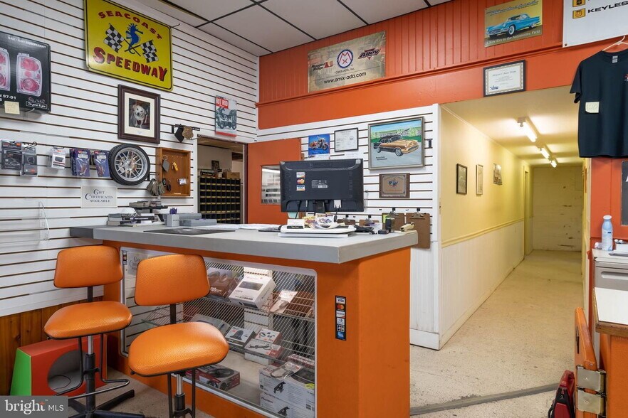 More Photos Of 112 Park Ave, Milford Flex For Sale