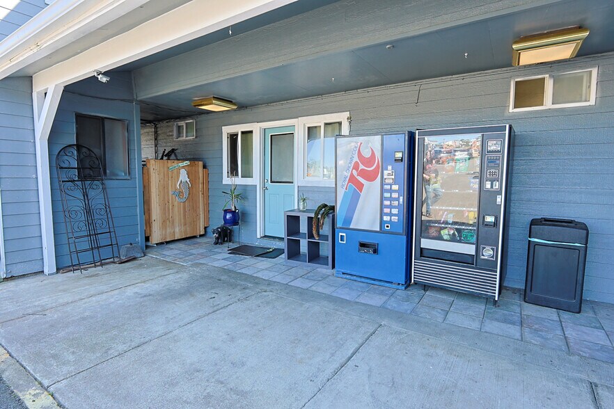 More Photos Of 754 SW Coast Hwy, Newport Hotel For Sale