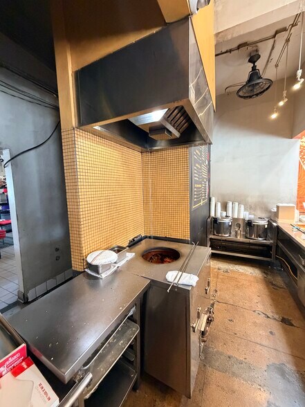 More Photos Of 2301-2309 Main St, Santa Monica Storefront Retail Office For Lease
