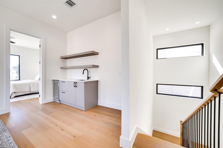 More Photos Of 3825 Munger Ave, Dallas Multifamily For Sale